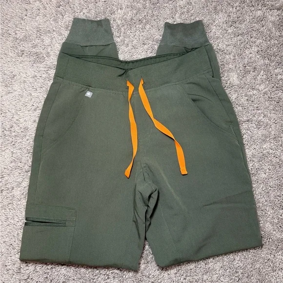 Figs Women’s Zamora Moss Scrub Joggers Pants - Picture 2 of 4